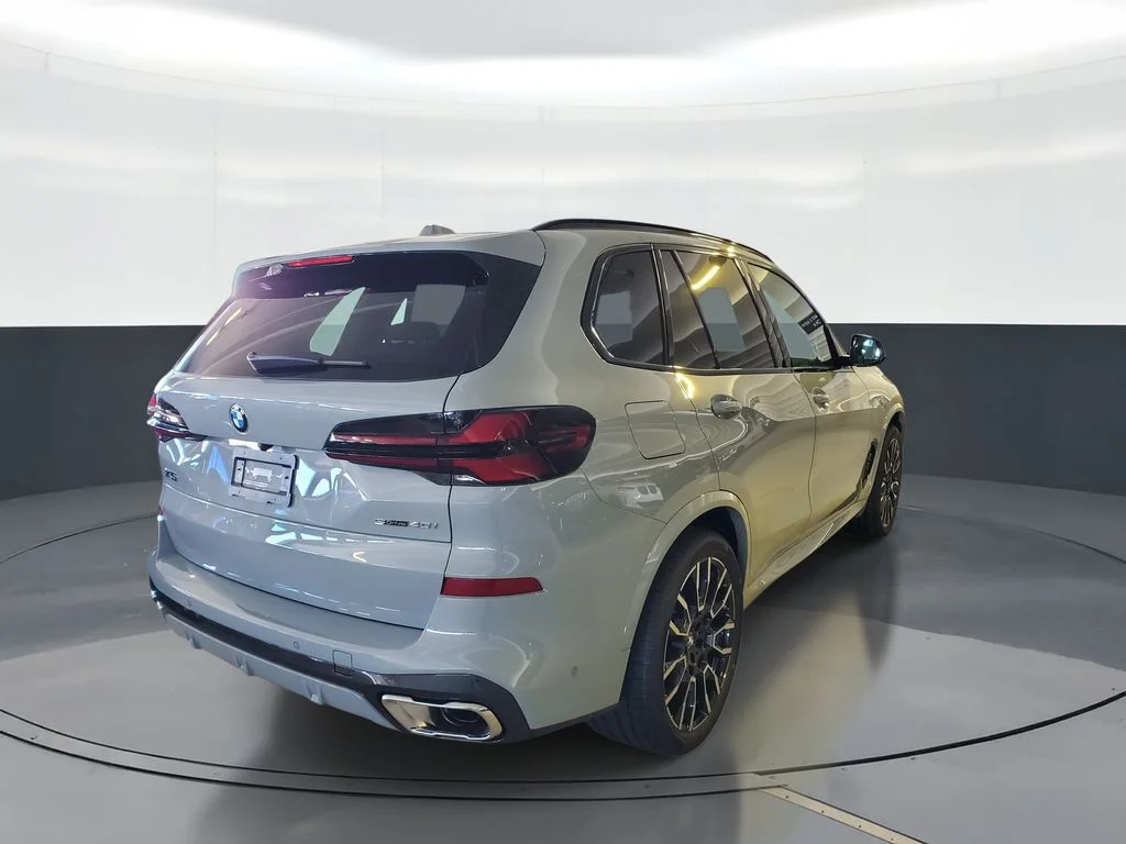 Used 2026 Gray BMW sDrive40i image 3