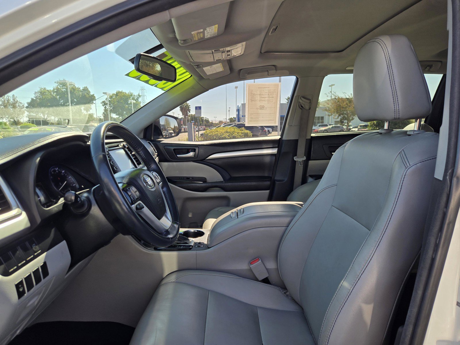 Used 2016 White Toyota XLE image 26
