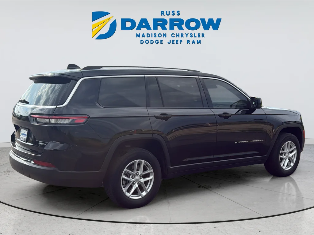 Used 2022 Black Jeep Laredo image 5