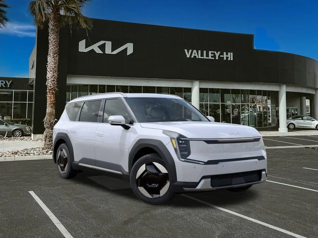 New 2026 Glacial White Pearl Kia Wind image 9