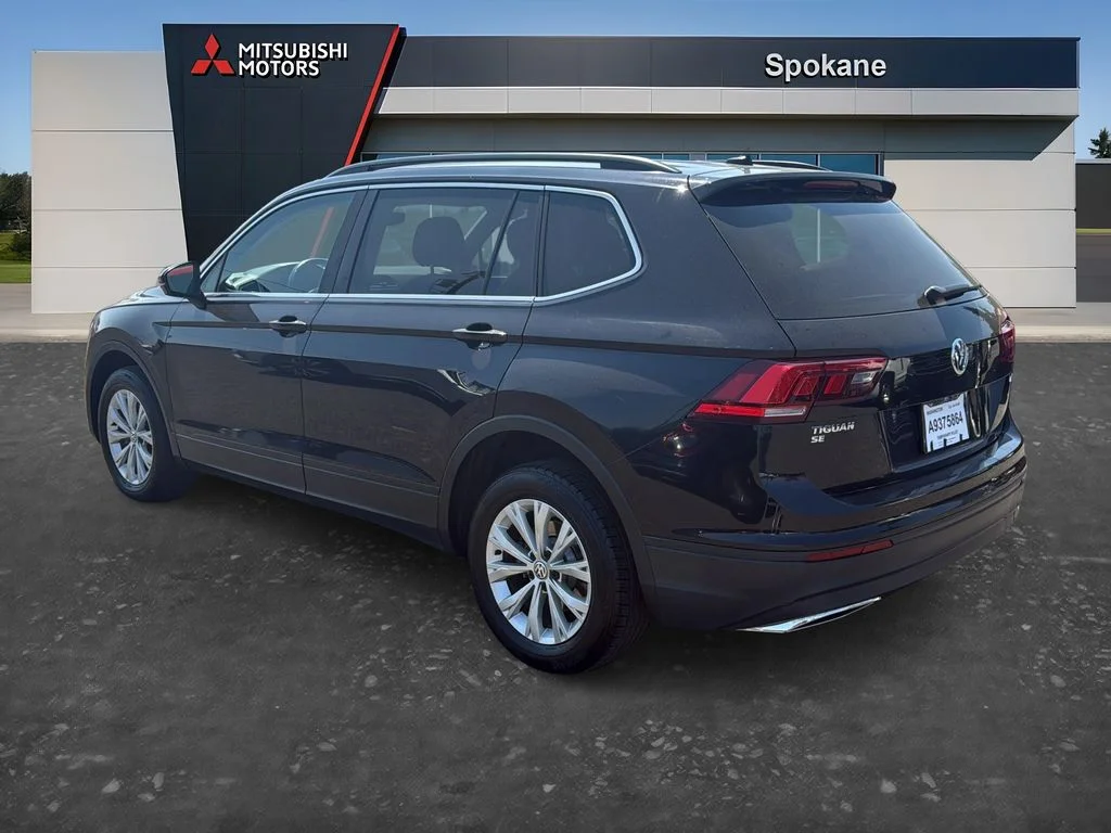 Used 2019 Deep Black Pearl Volkswagen SE image 5