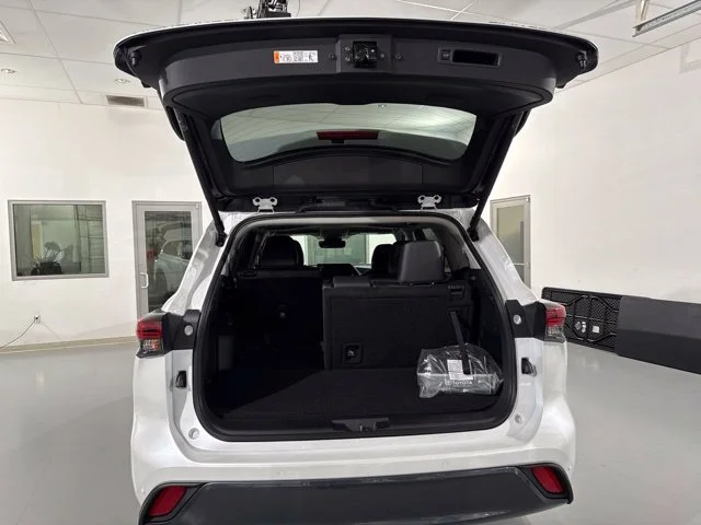 New 2026 Wind Chill Pearl Toyota Limited image 9