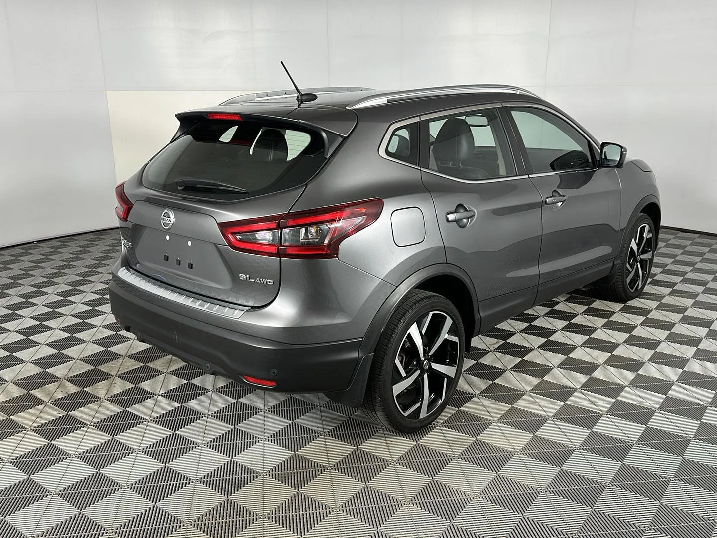 Used 2022 Gun Metallic Nissan SL image 8