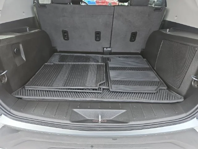 Used 2016 SILVER ICE METALLIC Chevrolet LT image 22