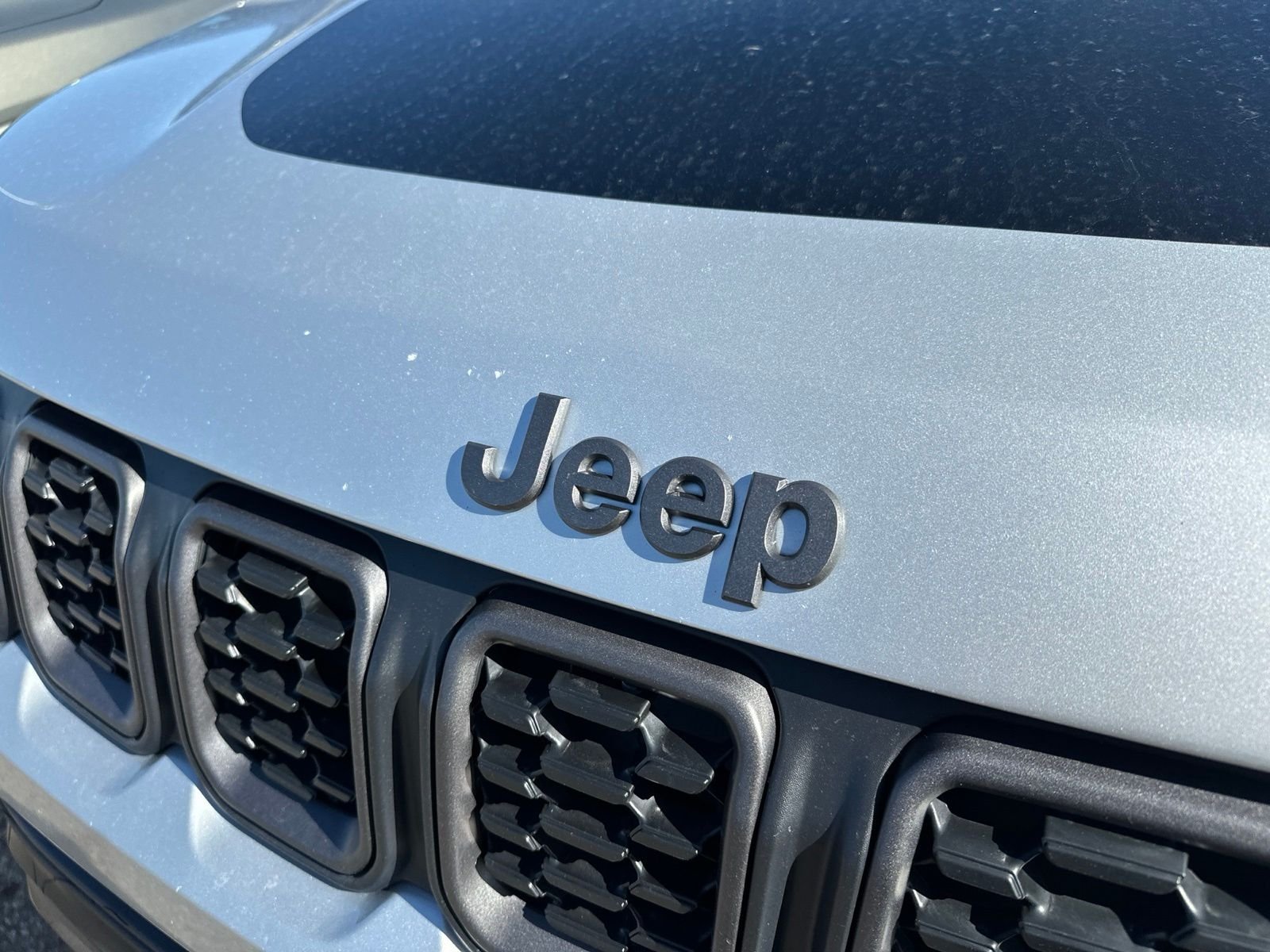Used 2024 Silver Jeep Trailhawk image 7