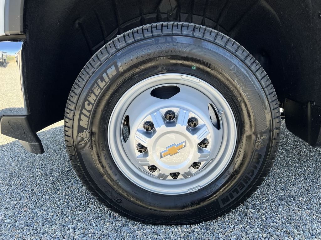 New 2026 Summit White Chevrolet Work Truck image 35
