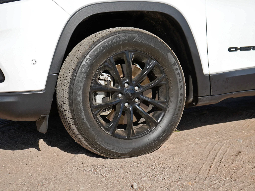Used 2023 Bright White Clearcoat Jeep Altitude Lux image 9
