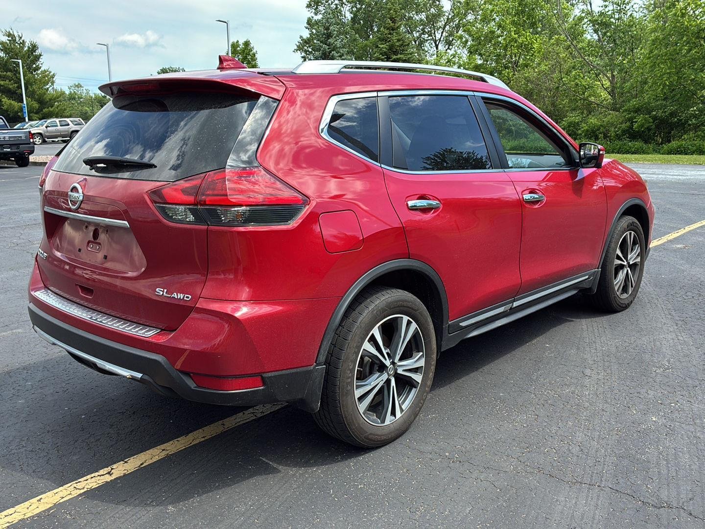 Used 2017 Palatial Ruby Nissan SL image 18