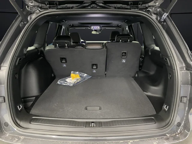 New 2026 Baltic Gray Metallic Clear-Coat Exterior Paint Jeep Altitude image 15