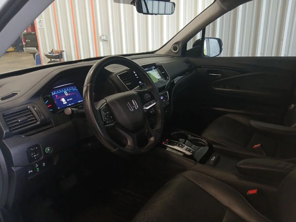 Used 2020 White Honda Touring image 31