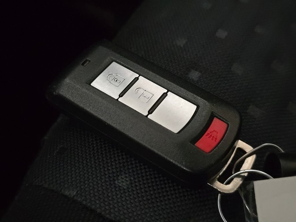 Used 2012  Mitsubishi SE image 35
