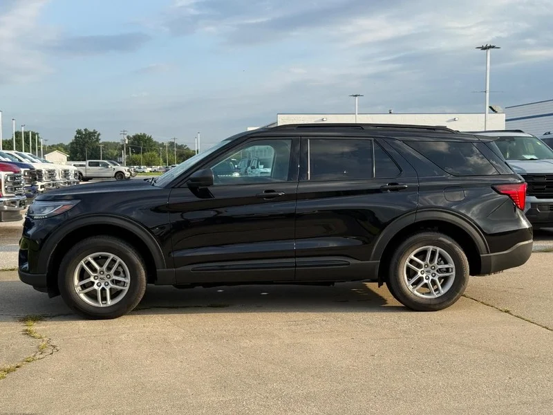 Used 2026 Agate Black Metallic Ford Active 4WD image 2