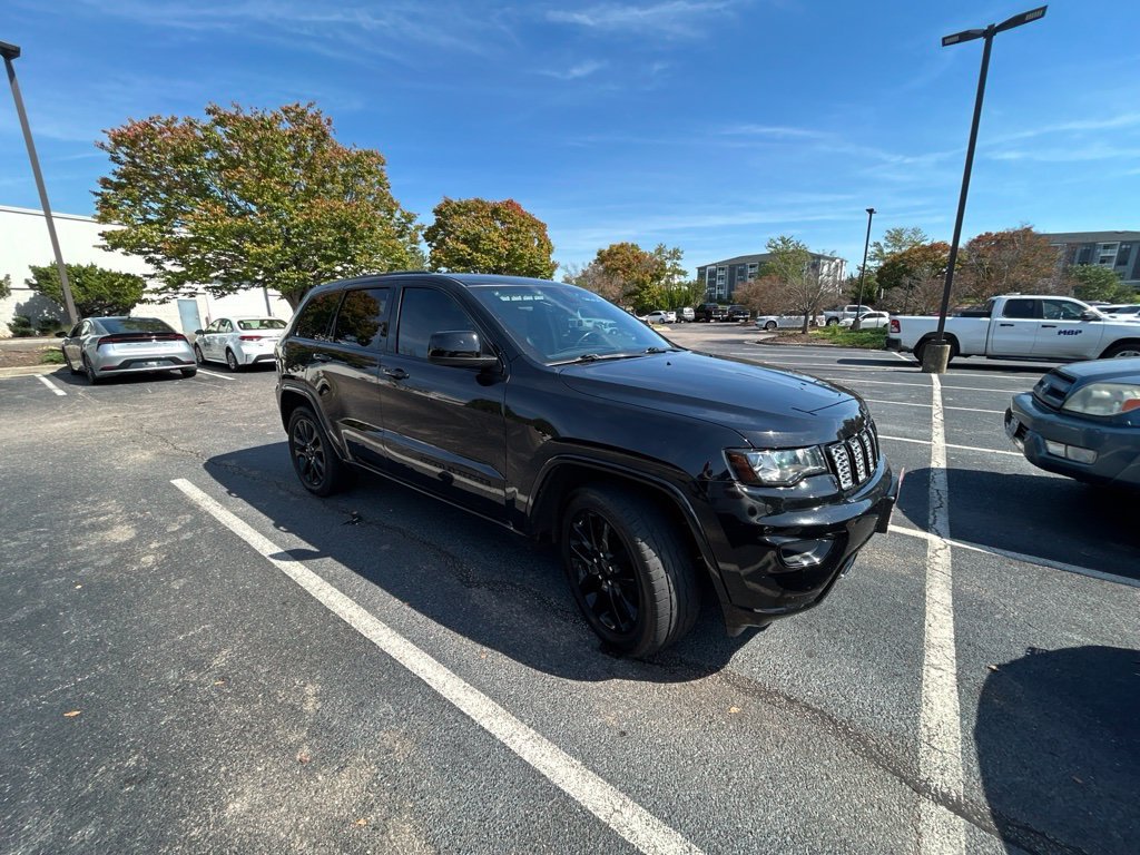 Used 2019 Black Jeep Altitude image 1