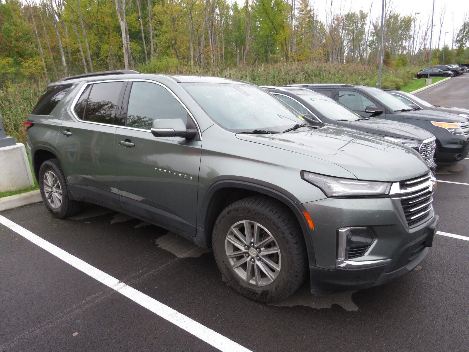 Used 2023 Silver Sage Metallic Chevrolet LT Cloth image 3