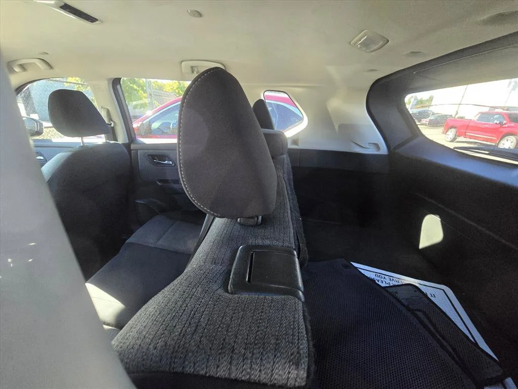 Used 2022 Gray Nissan SV image 10