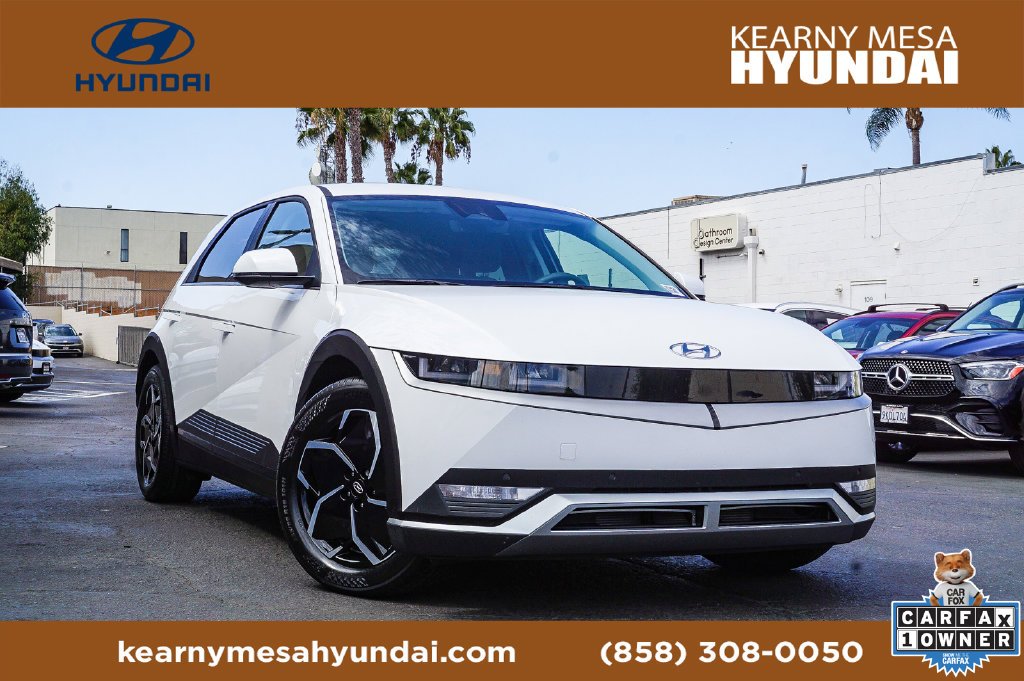 Used 2024 White Hyundai SEL image 1