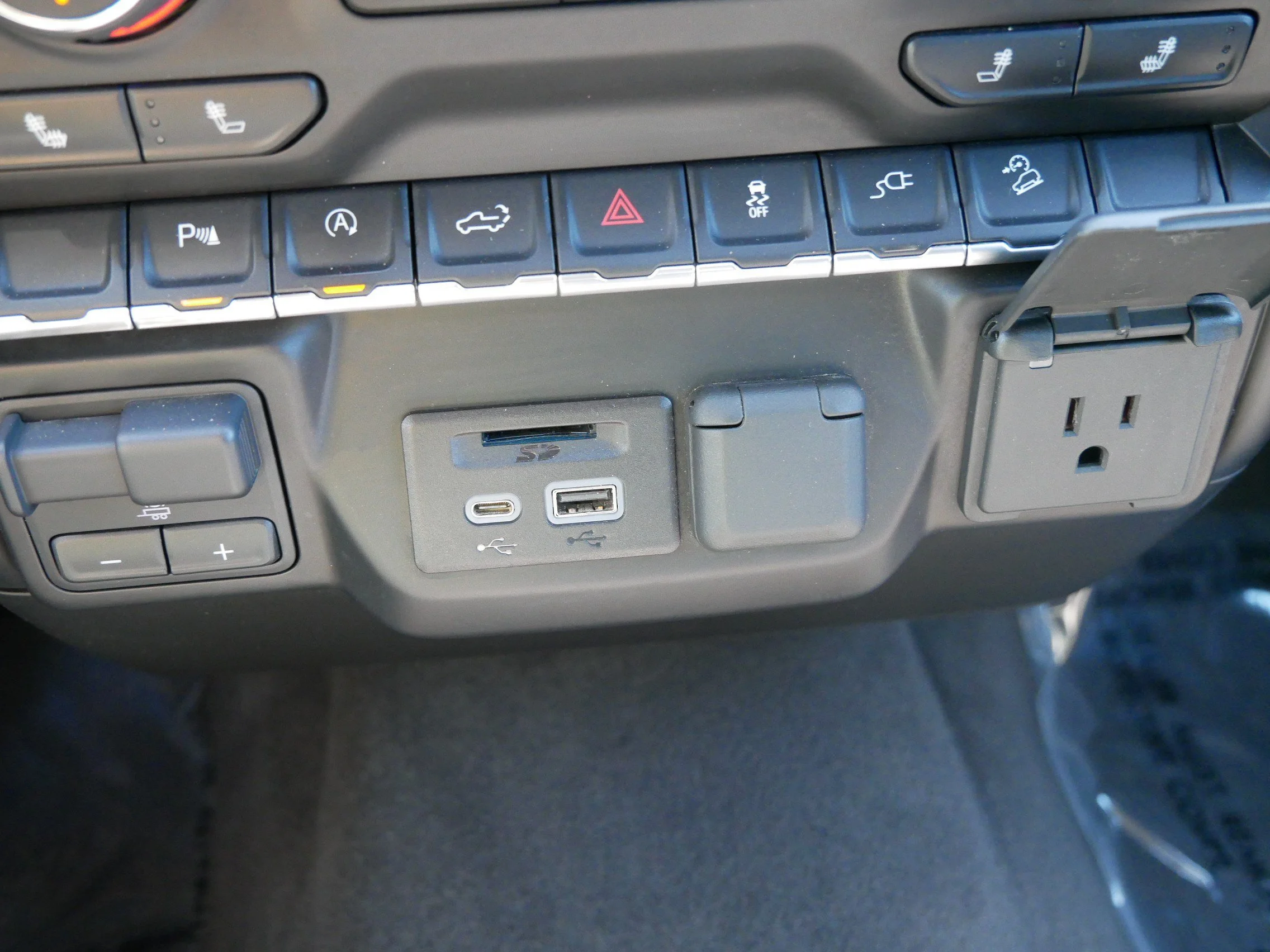 Used 2019 Summit White Chevrolet LT image 33