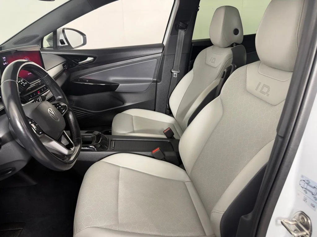 Used 2021 White Volkswagen Pro S image 23
