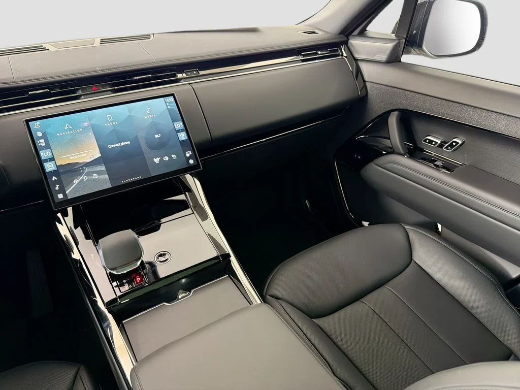 New 2026 Fuji White Land Rover SE image 25