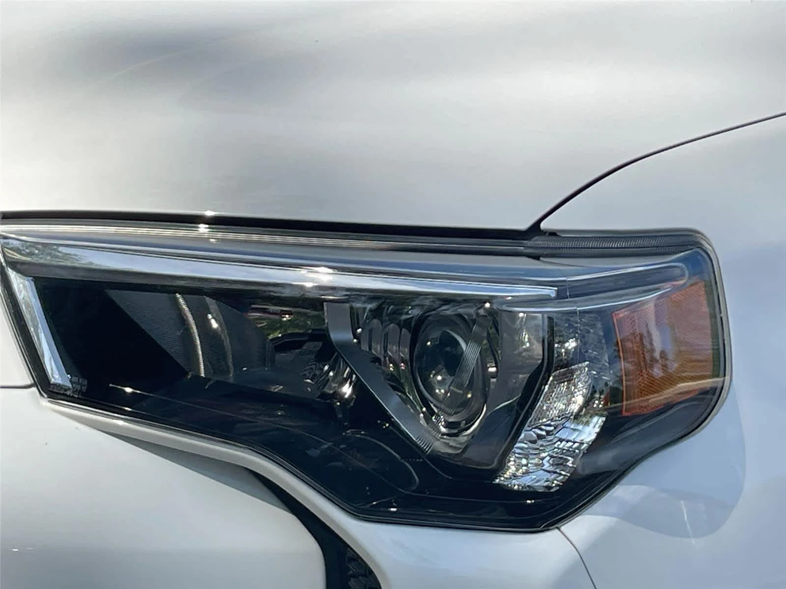 Used 2019 Super White Toyota SR5 Premium image 9