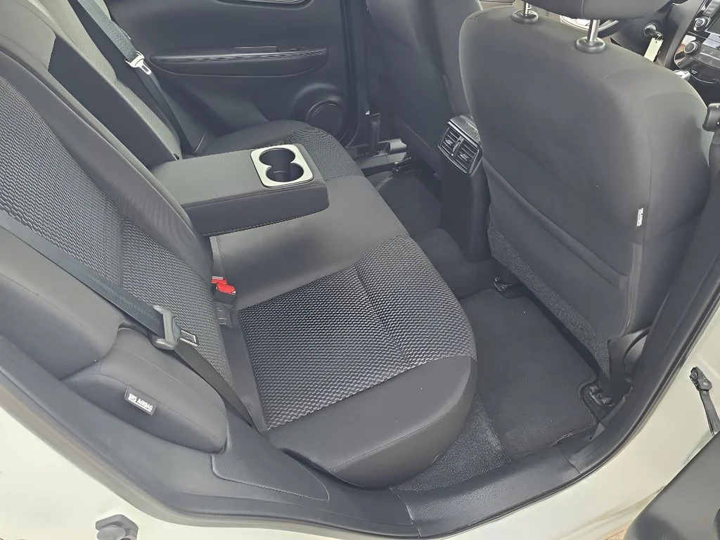 Used 2022 White Nissan SV image 31
