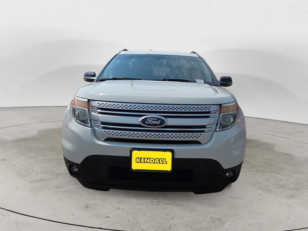 Used 2012 White Ford XLT image 2