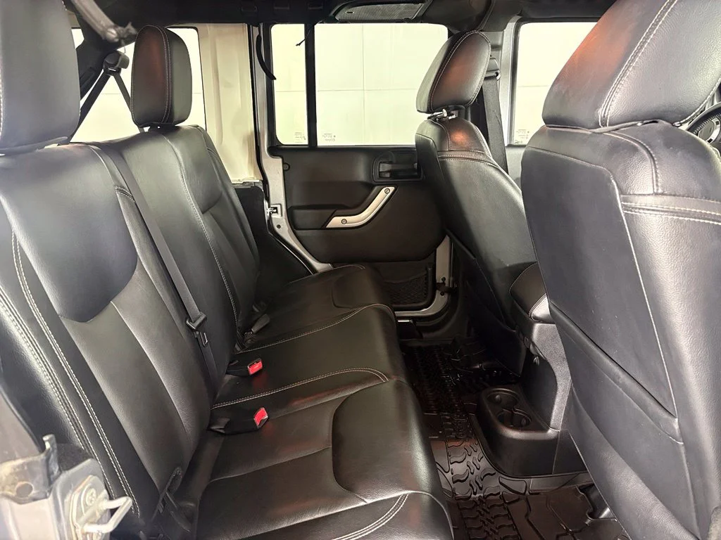 Used 2016 Silver Jeep Unlimited Rubicon image 17