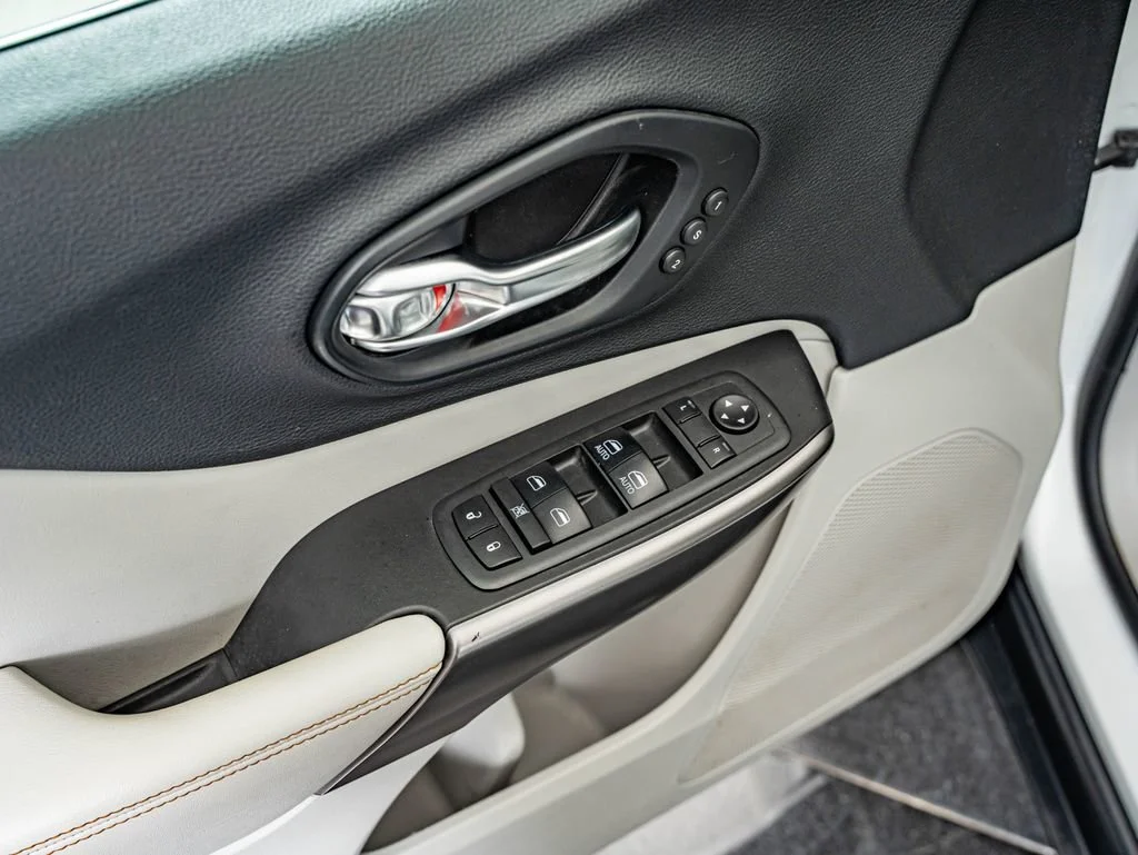 Used 2019 Bright White Clearcoat Jeep Limited image 16