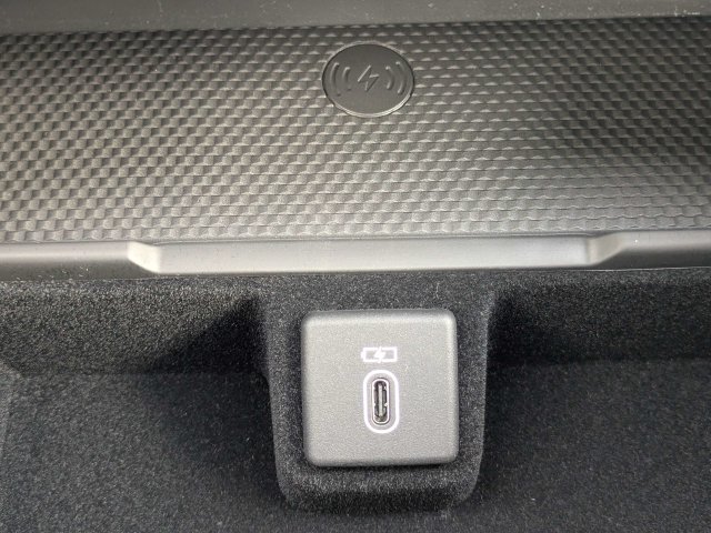 New 2027 White Land Rover SE image 22