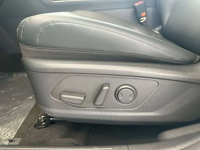 New 2026 Glacial White Pearl Kia EX image 16