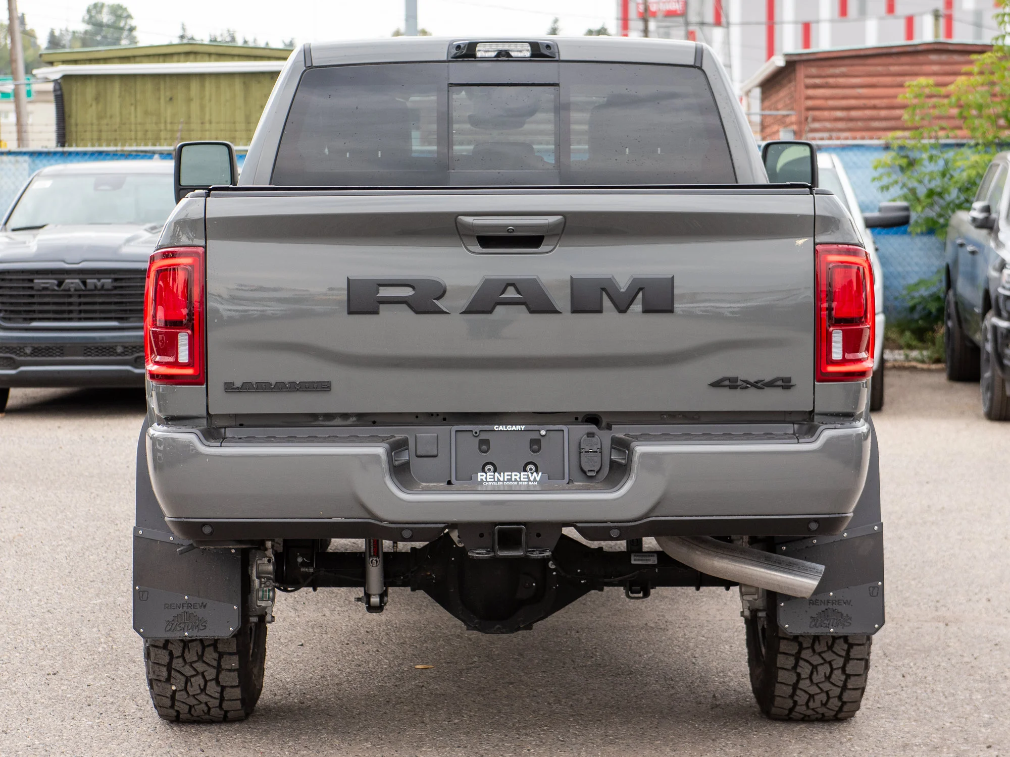 New 2026 Grey RAM Laramie Night* Crew Cab 4x4, 5 Inch Lift, 37 Inch Toyos, Winch, Pwr Running Boards image 11