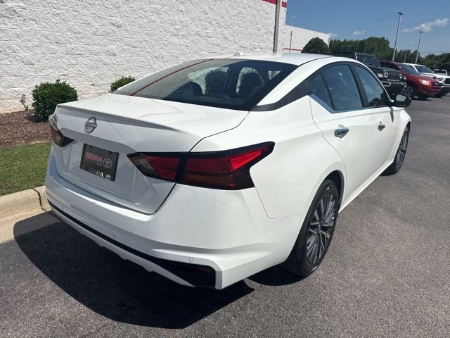 Used 2025 White Nissan 2.5 SV image 7