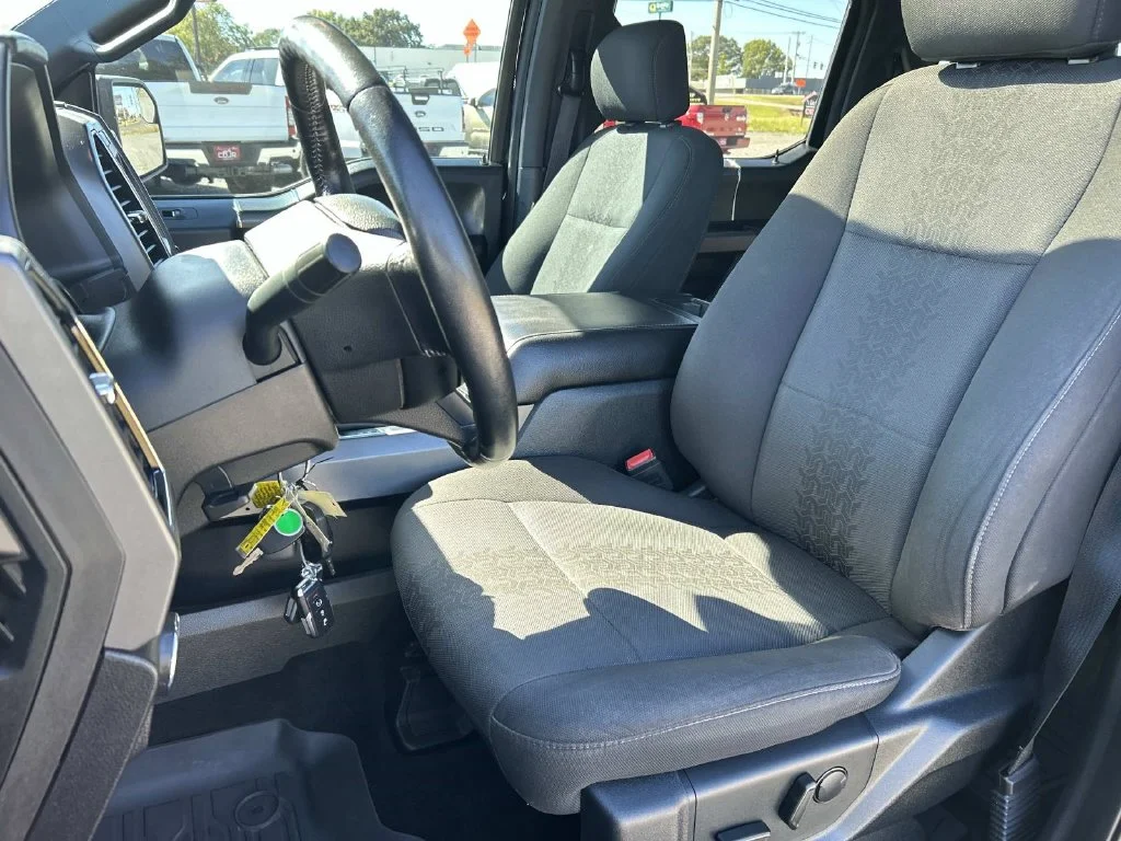 Used 2019 Black Ford XLT image 41