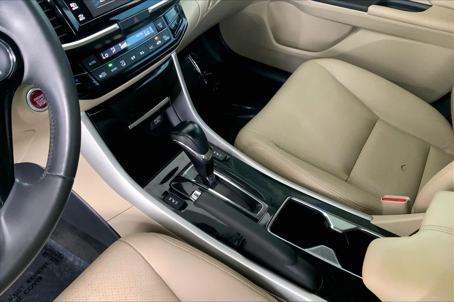 Used 2016 WHITE Honda EX-L image 17