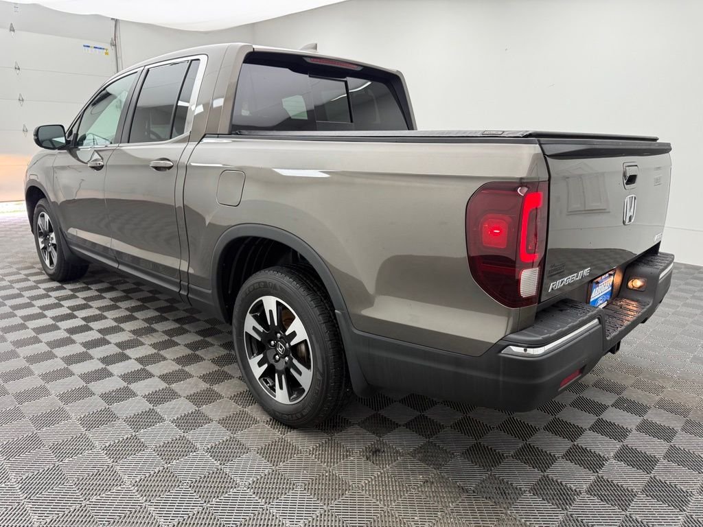 Used 2020 Pacific Pewter Metallic Honda RTL image 13