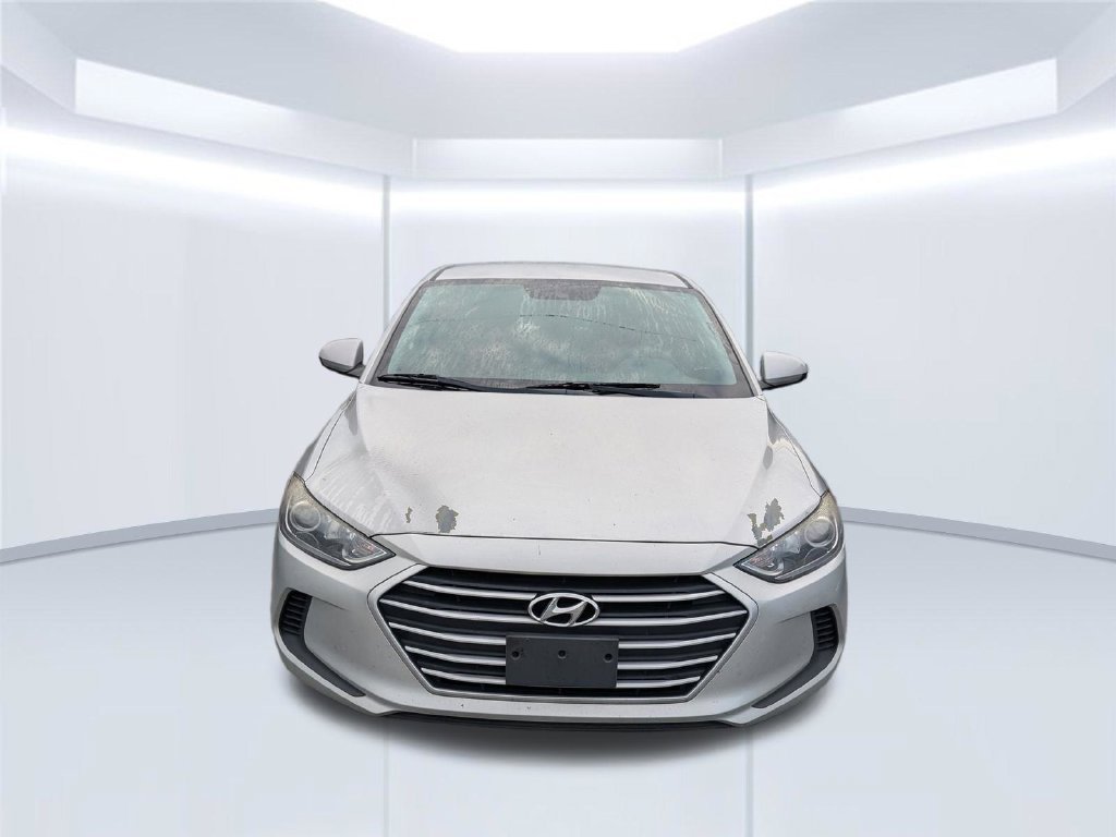 Used 2018 Silver Hyundai SEL image 5