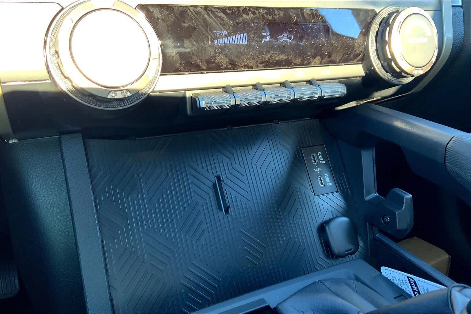 2025 Toyota Tacoma SR5 - Photo 17