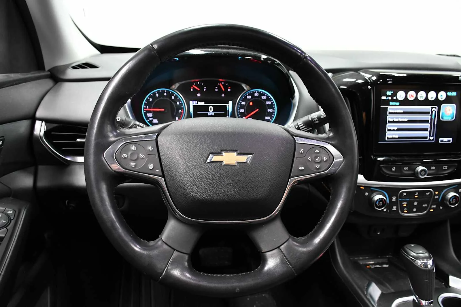 Used 2019 Iridescent Pearl Tricoat Chevrolet Premier image 16