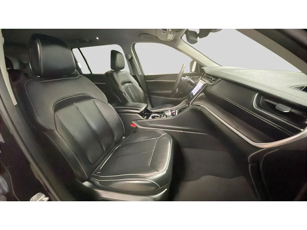 Used 2022 Ember Pearlcoat Jeep Limited image 17