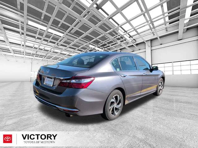 Used 2017  Honda LX image 4