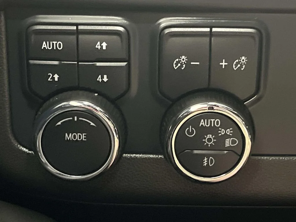 Used 2025 Sterling Gray Metallic Chevrolet Z71 image 27