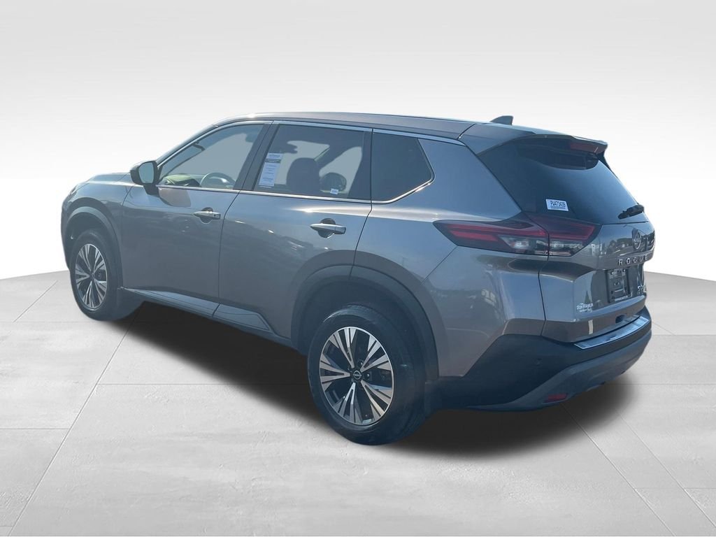 Used 2023 Gray Nissan SV image 3