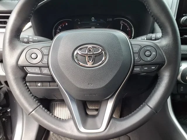 2023 Toyota RAV4 XLE - Photo 19