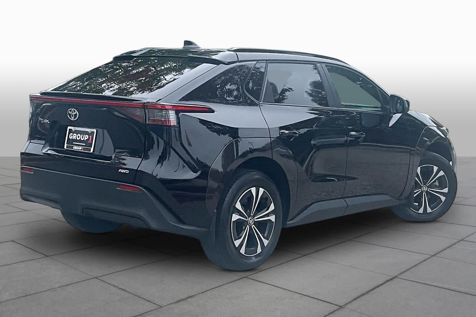 Used 2023 Black Toyota XLE image 12