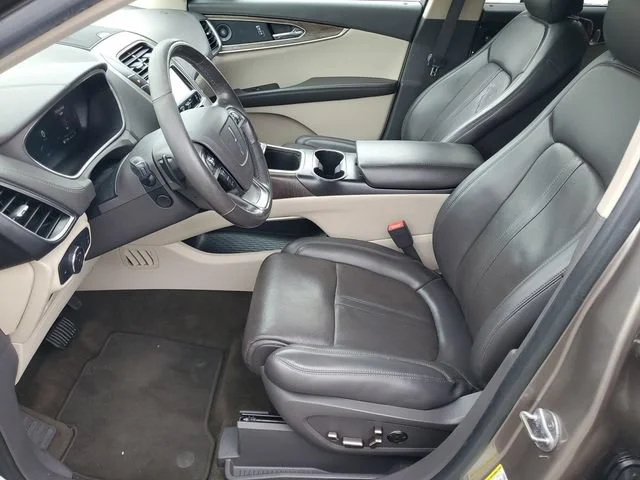Used 2019 Iced Mocha Prem Lincoln Reserve image 5