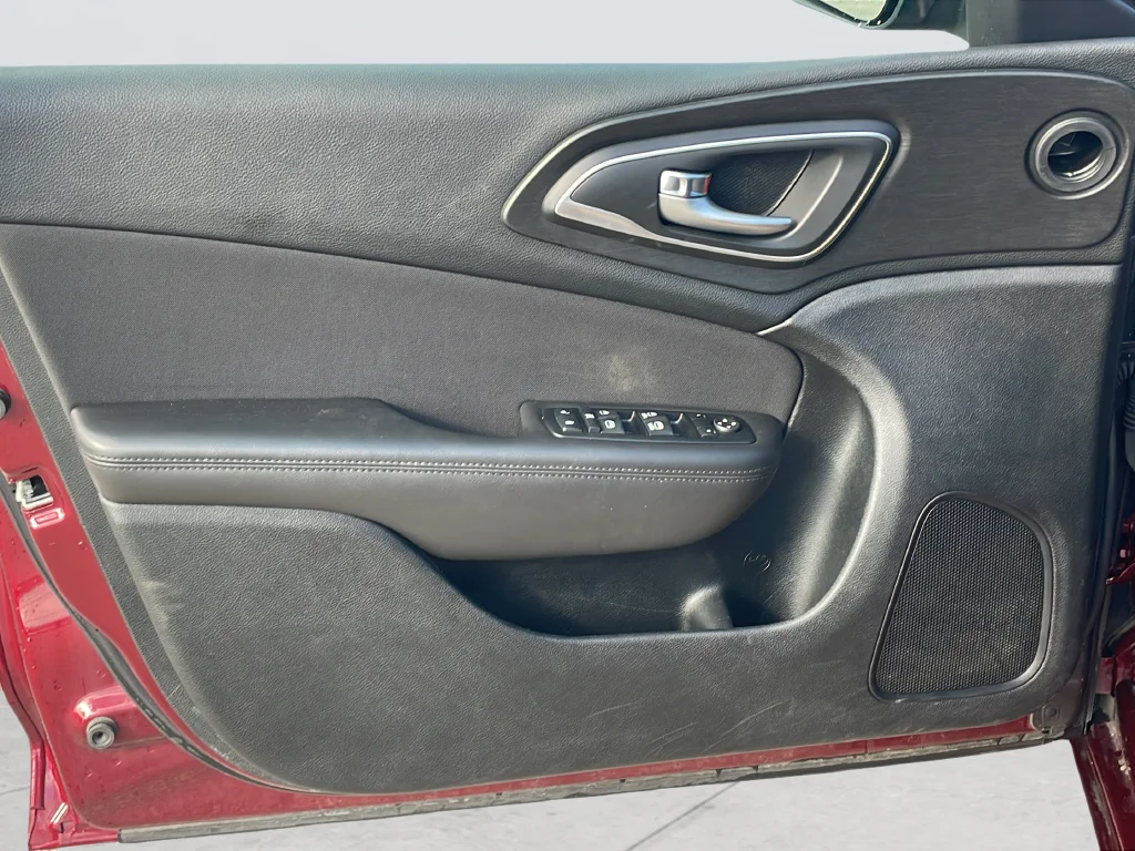 Used 2015 Red Chrysler Limited image 24