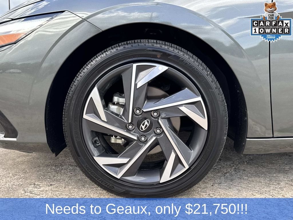 Used 2025 Gray Hyundai SEL Convenience image 6