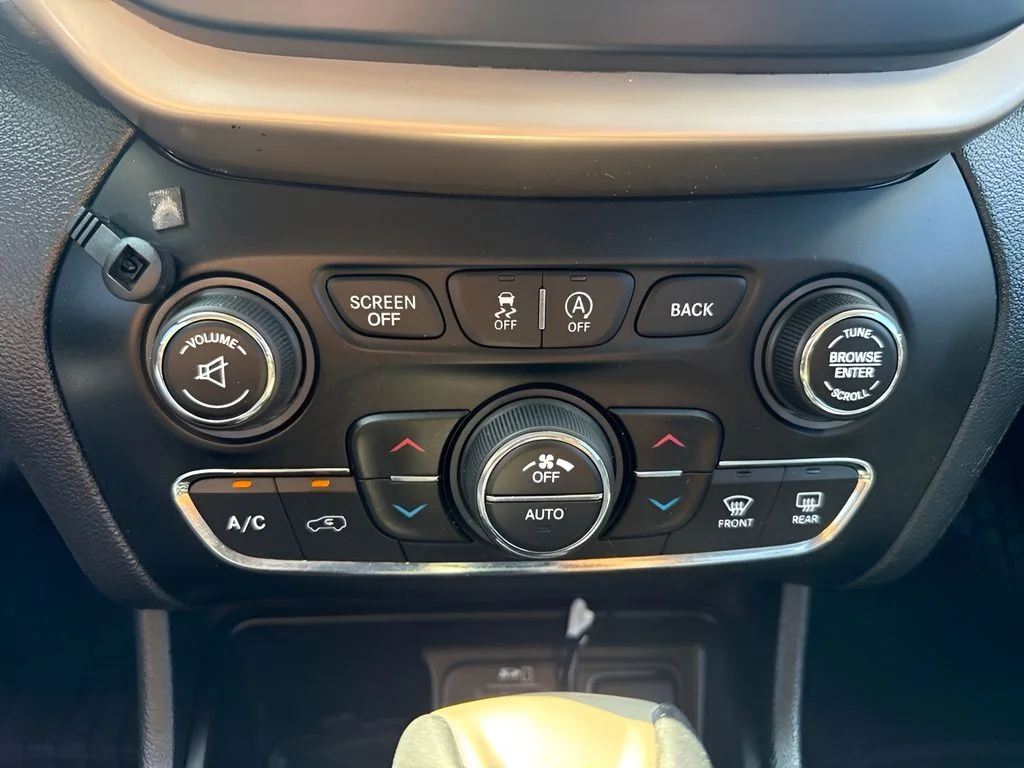 Used 2015 Black Jeep Limited image 14