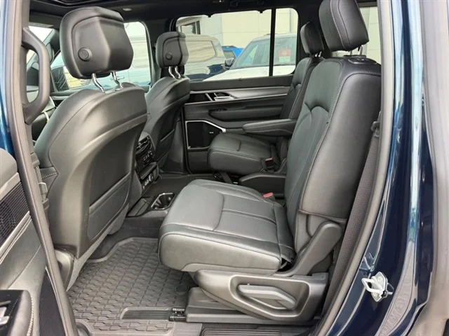 New 2026 Fathom Blue Pearl-Coat Exterior Paint (Late Availability) Jeep Limited Reserve image 10