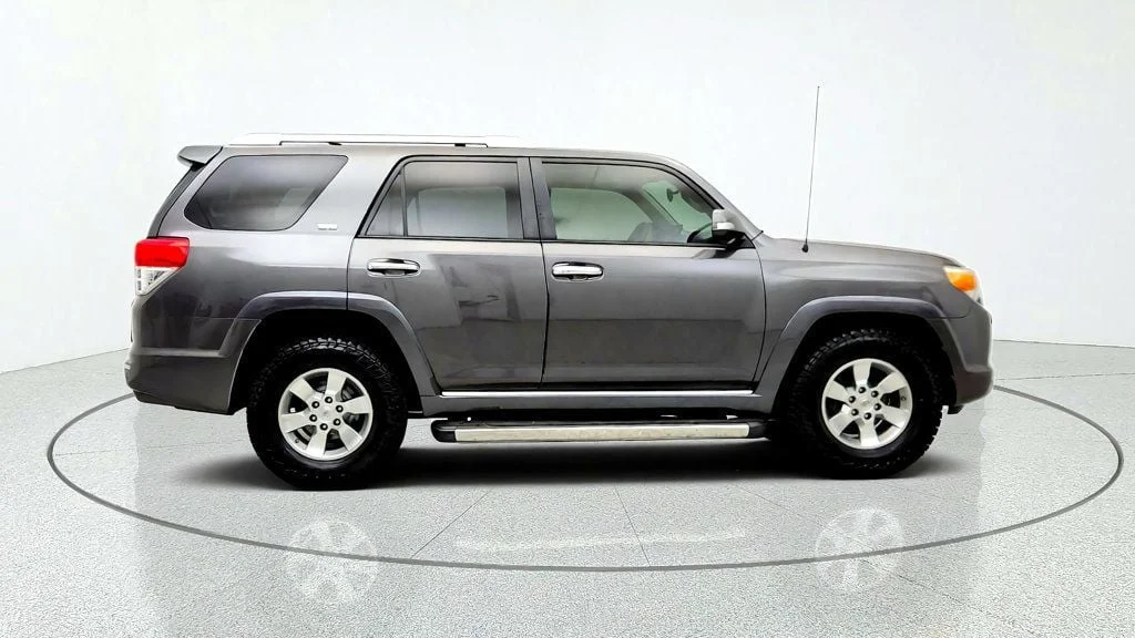Used 2013 Magnetic Gray Metallic Toyota 4WD 4dr V6 SR5 image 4